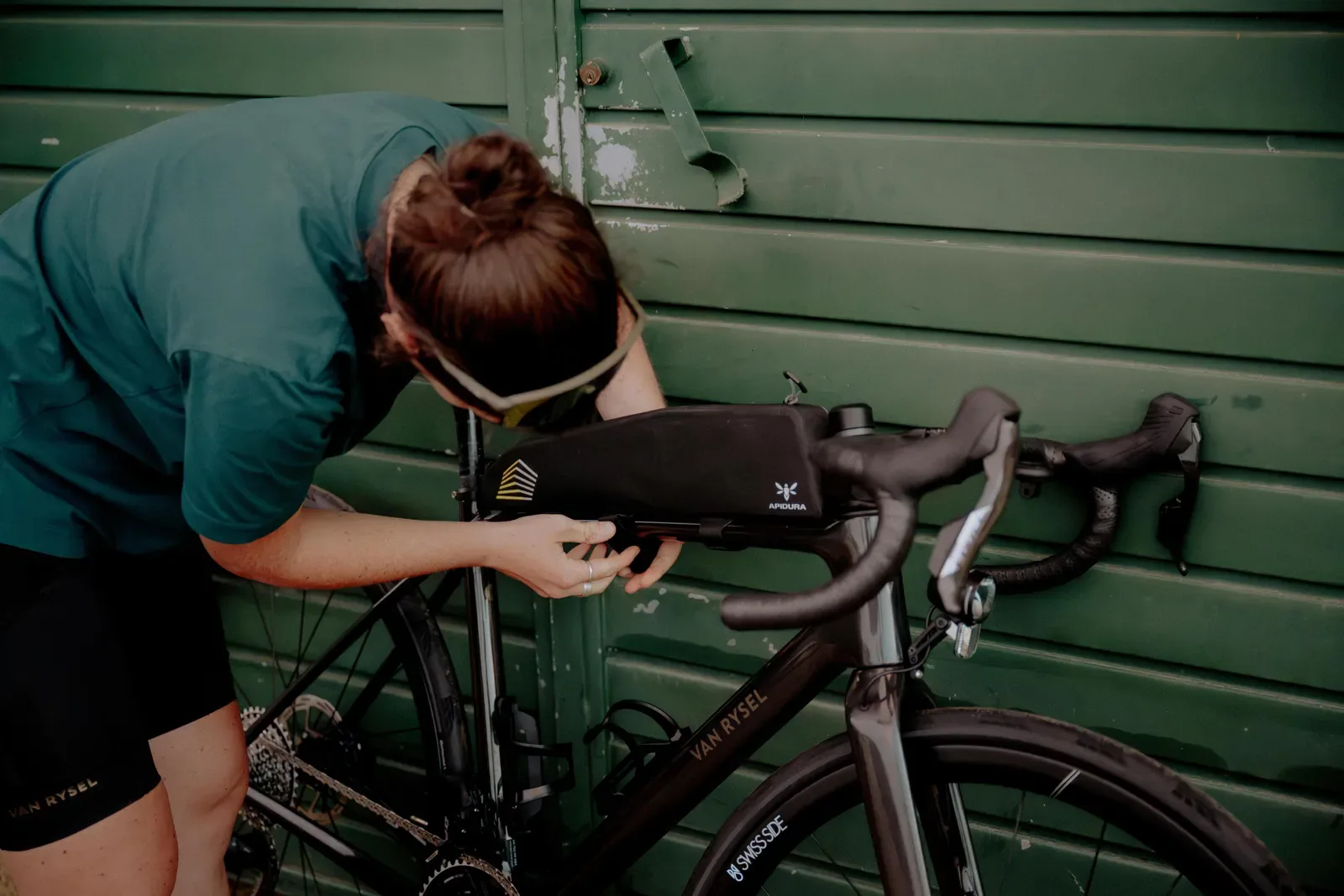 Cyclist fitting a bag to a road bike